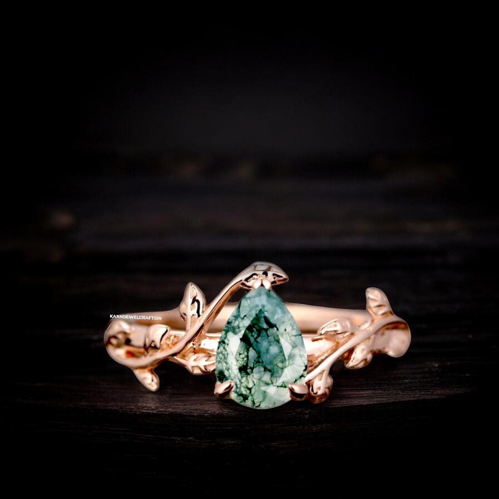 エレガントな洋ナシ型のモスアゲートスターリングシルバーリング、魅惑