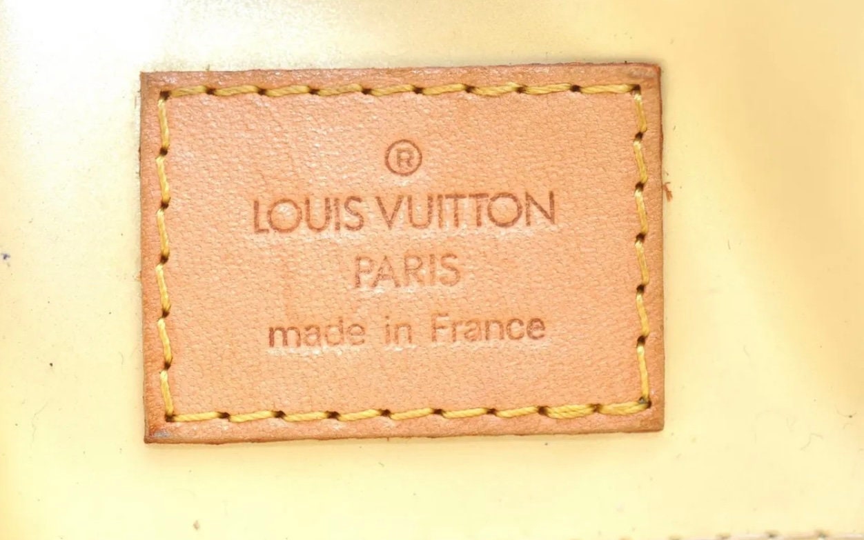 BEAUTIFUL Authentic Louis Vuitton Cream Colored Medium Size 