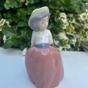 Nao Lladro Girl on Placid Walk Figurine, Lady Ornament, Made in Spain