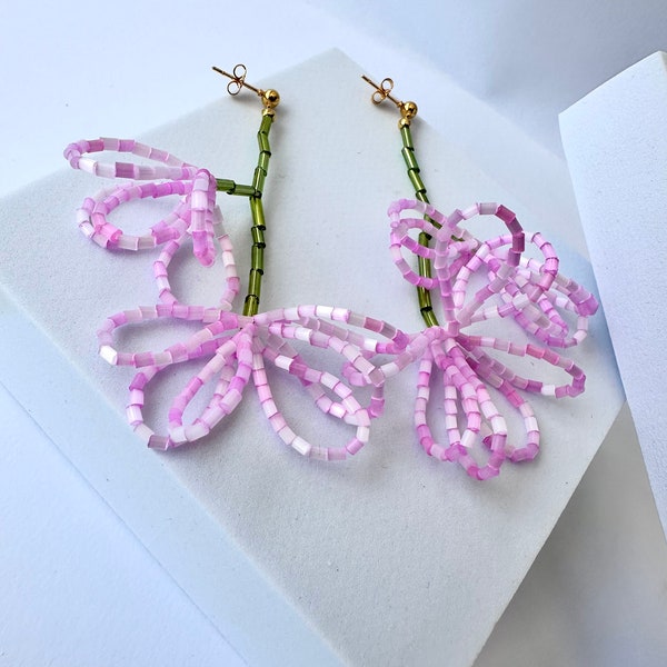 Flower motif earrings, beaded earrings, pink earrings, spring summer trend