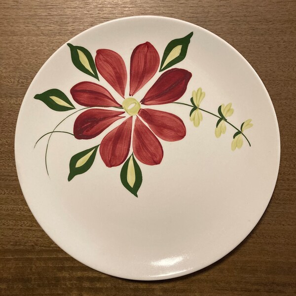 Assiette plate fleur rouge