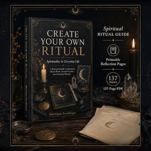 Pode incluir: Um livro preto intitulado Create Your Own Ritual: Spirituality in Everyday Life de Morrigan Ereshkigal, com texto dourado e gráficos celestiais. Ao lado estão páginas impressas, velas pretas, cristais e moedas douradas sobre madeira.