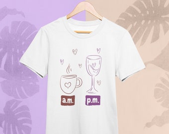 Koffie in de ochtend, wijn in de middag Unisex jersey T-shirt met korte mouwen