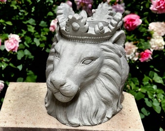 Flowers planter figure Concrete lion head pot Detailed lion wih crown statue