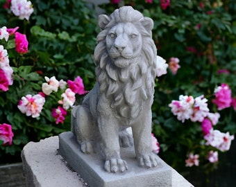 Left lion figure Entrance lion figurine Concrete gurdian lion statue