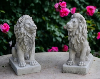 Left and right lions statue Concrete two lions figure Entrance guardian lions Massive animals decorations for garden