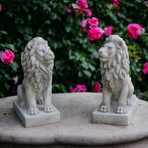 Left and right lions statue Concrete two lions figure Entrance guardian lions Massive animals decorations for garden