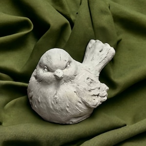 Wooken looking birs statue Concrete wild bird sculpture Garden or yard decoration