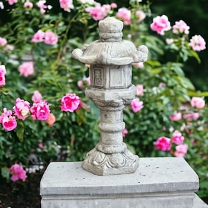 Tall pagoda sculpture Oriental lantern figure Concrete Asian pagoda statue Garden stone decoration