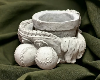 Baseball glove planter statue Detailed baseball decoration Outdoor flowers pot figurine Baseball lover gift