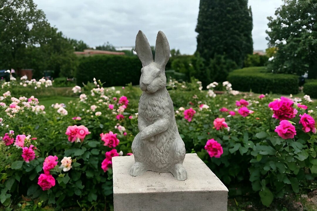 MININOVA Rabbit Garden Statues With Solar Lantern Bunny Outdoor Resin Sculpture For Patio Yard Lawn Decorations Gifts For Mother’s Day