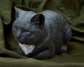 Crouching cat statue Detailed black cat memorial figure Sleeping kitten sculpture Pet grave marker