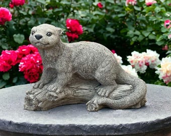 Otter on log figure Climbing wild otter sculpture Concrete animals statue Cement yard figurine