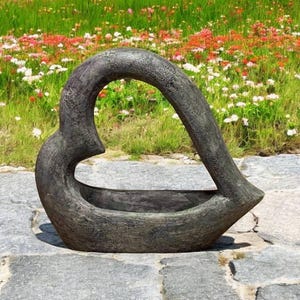 Painted flowers planter statue Black heart pot Garden flowers pot sculpture Heart figure Outdoor or indoor stone decoration