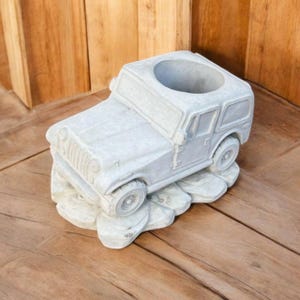 Concrete planter figure Cement backyard decoration Flowers pot Car on base Outdoor decoration for yard