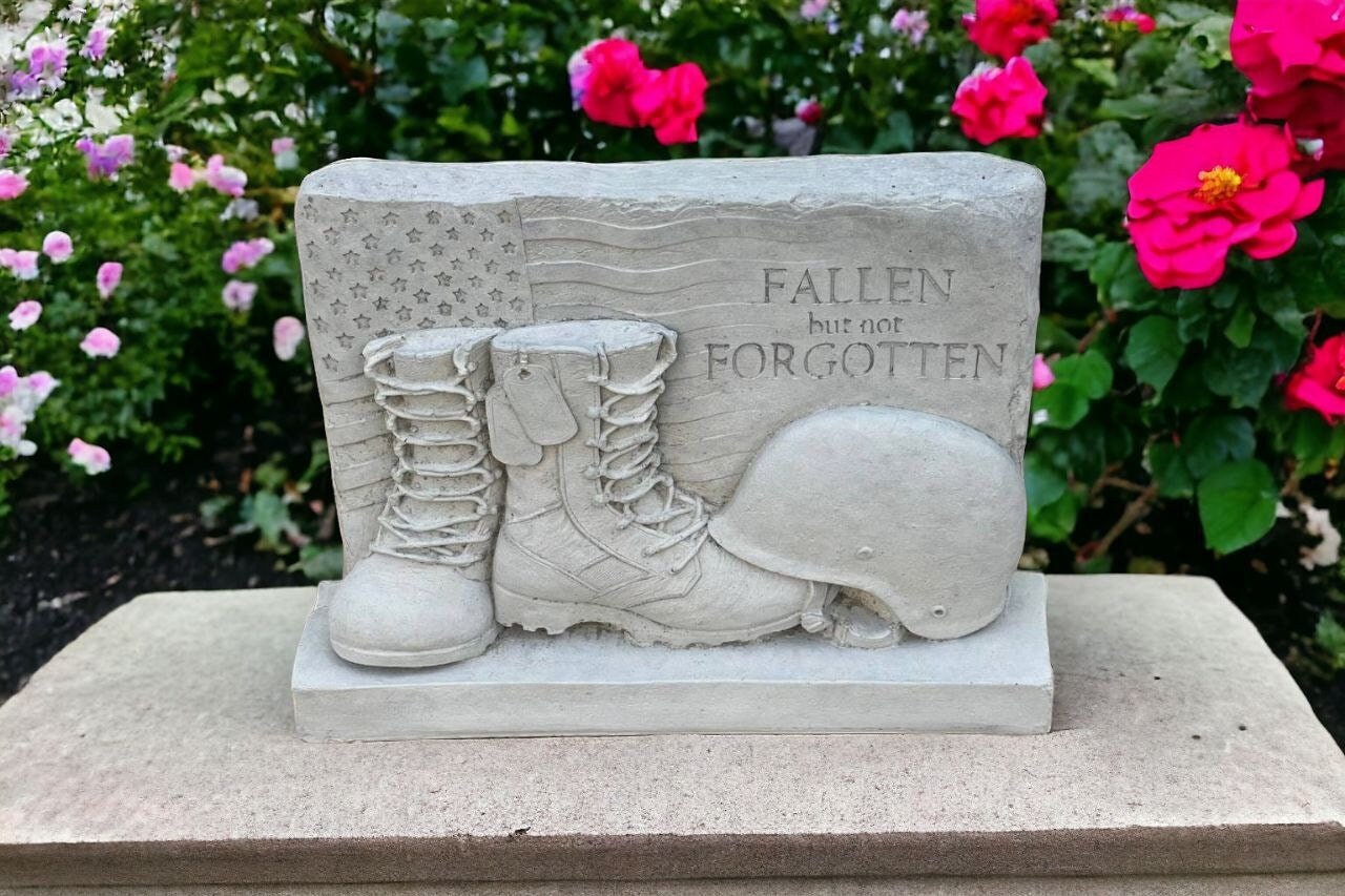 Massive soldier memorial statue Concrete soldier grave figure Outdoor garden sculpture
