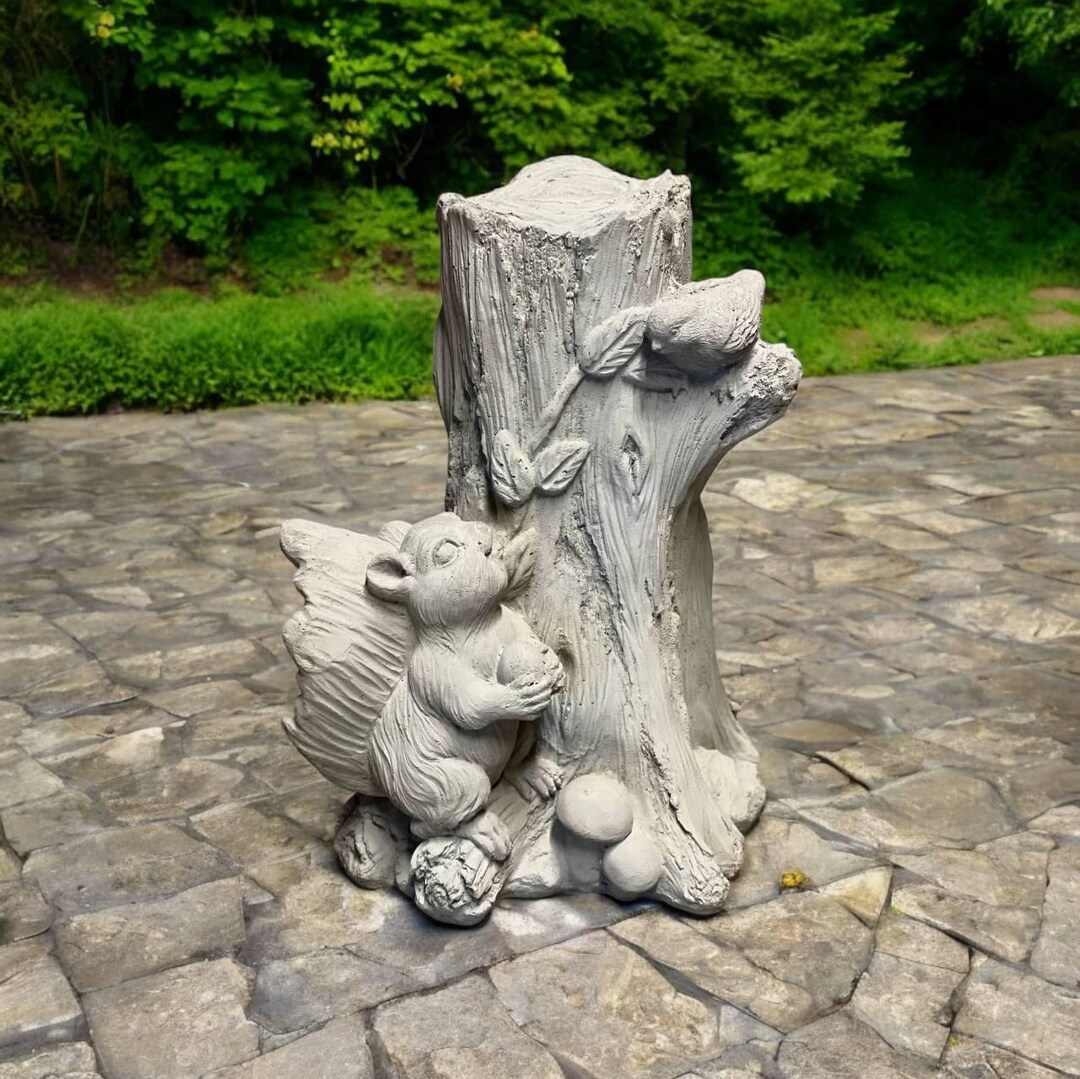 Squirrel on Stump Figure Woodland Stump With Squirrel Sculpture Wild ...
