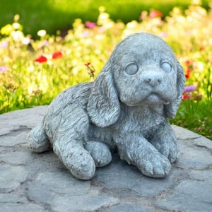 Laying Cocker Spaniel dog figure Puppy statue Resting Cocker Spaniel dog Detailed pet memorial statuary Outdoor garden animal art