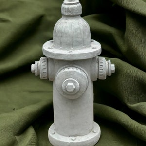 Detailed fire hydrant statue Concrete water pomp figurine Ourdoor garden statuary