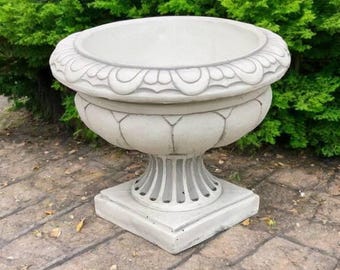Ribbed urn massive figure Concrete radiance large statue Stone garden figure Water bowl figurine Flowers pot Cement sculpture