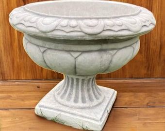 Radiance flowers planter Garden statue Outdoor stone pot for plants Ribbed urn Concrete classic vase flowers Greek style decoration