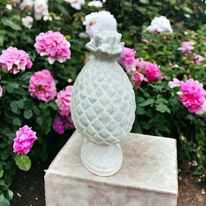 Finial pineapple sculpture Detailed pineapple statue Pineapple figure Tropical fruit