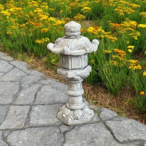 One piece lantern figurine Oriental style garden decor Stone Japanese pagoda statuary for indoor or outdoor Asian pagoda
