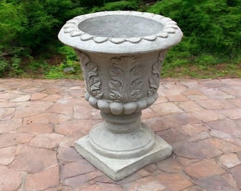 Mini cemetery statue Detailed garen urn sculpture Water drinker figure Flowers planter Concrete flowers pot figurine