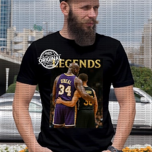Shaquille O&#39;Neal & Stephen Curry Tribute Tee: Vintage 90s Basketball Grafik