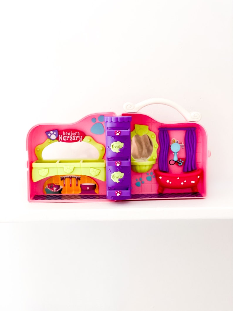 2007 Hasbro Littlest Pet Shop Pink Newborn Nursery Playset House image 3