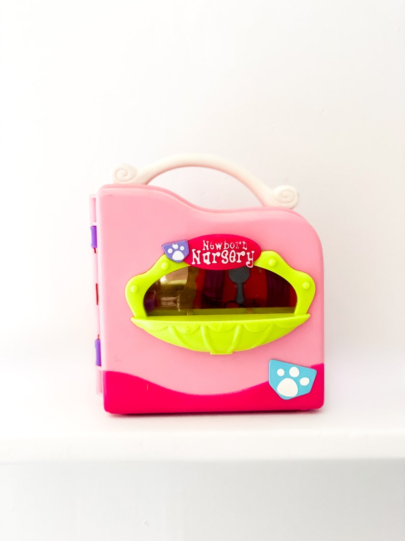 2007 Hasbro Littlest Pet Shop Pink Newborn Nursery Playset House image 1