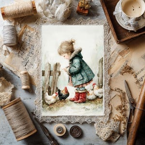 Op de afbeelding: Waterverfschilderij van een kind in een teal jas die kippen voert bij een houten hek. Het kunstwerk is omgeven door vintage naaibenodigdheden, kant en bladmuziek, wat een rustieke, artistieke esthetiek cre&euml;ert.