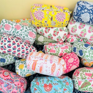 Borsa da viaggio trapuntata grande in cotone, borse da toeletta stampate a blocchi, regalo per damigelle d'onore, borsa per il trucco fatta a mano, astuccio per cosmetici da donna, astuccio da viaggio