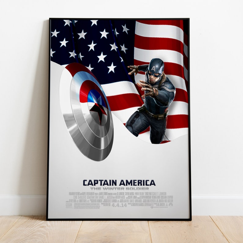 Puede incluir: Un p&oacute;ster de pel&iacute;cula para Captain America: The Winter Soldier. El p&oacute;ster presenta a Captain America con su ic&oacute;nico traje rojo, blanco y azul, sosteniendo su escudo. La bandera estadounidense est&aacute; en el fondo, con las estrellas y las rayas visibles. El texto "Captain America: The Winter Soldier" est&aacute; impreso en letras grandes y en negrita en la parte inferior del p&oacute;ster. La fecha de estreno, "4.4.14", est&aacute; impresa debajo del t&iacute;tulo.