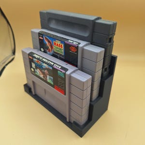 Super Nintendo Game Cartridge Display Stand, Tiered, Options Up to 5 NA SNES Carts, 3D Printed, Straight Variation