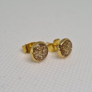 Boucles d&#39;oreilles clous paillettes dorées