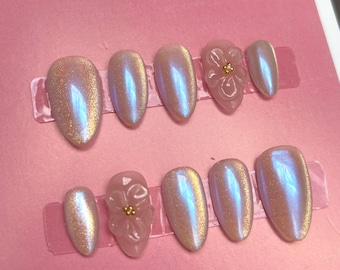 Soft Pearl Cat Eye Drücken Sie auf die Nägel: Mandel Floral Samt Nägel