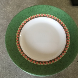 Set of 8 vintage Arcopal soup plates