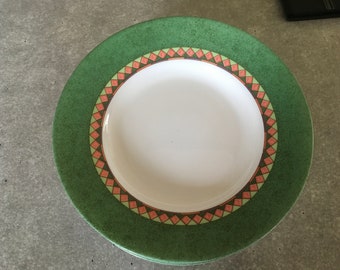 Set of 8 vintage Arcopal soup plates