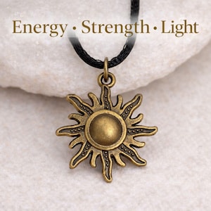 Collar con colgante de bronce y sol, joyería espiritual, amuleto de protección, símbolo de energía, regalo bohemio para mujer.