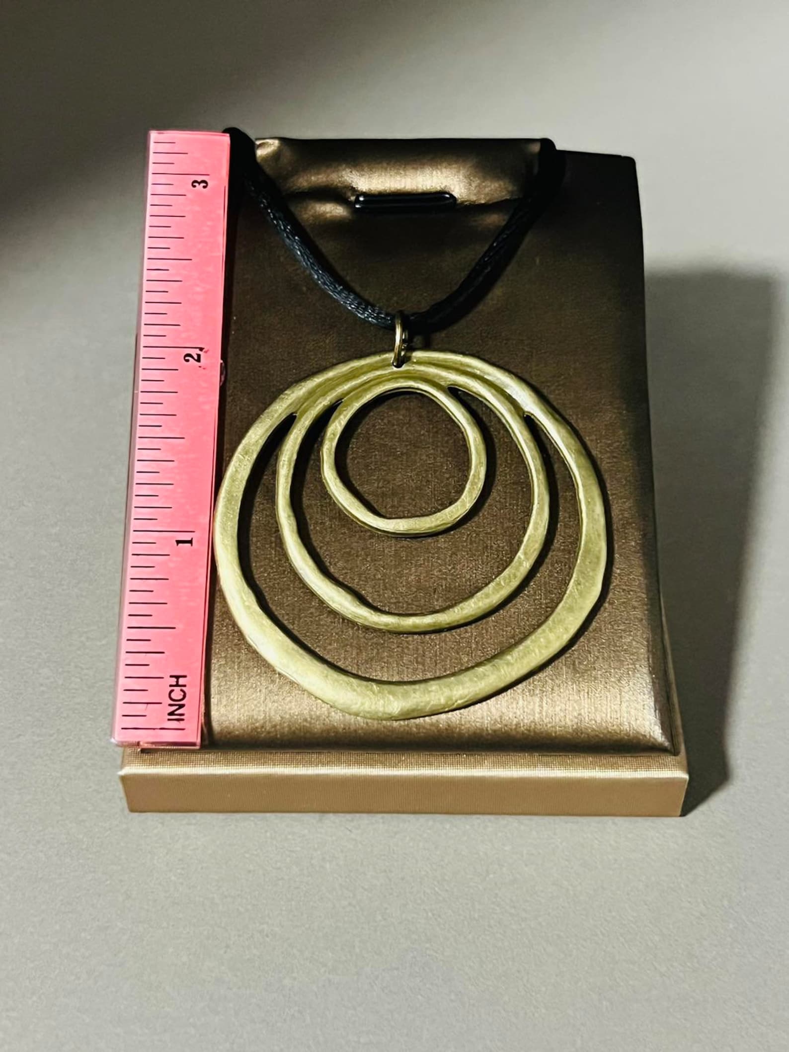 the-circle-necklace-is-a-symbol-of-unity-integrity-and-protection-for