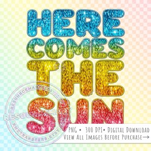 Archivo gráfico PNG de verano con lentejuelas falsas, diseño de camiseta "Aquí viene el sol", gráfico de bolso de mano DIY, parche falso con vibraciones de verano