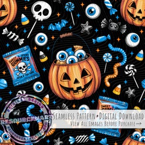 Könnte beinhalten: Ein nahtloses Halloween-Muster mit einem Kürbis, Süßigkeiten, Augäpfeln und Gummibärchen. Das Design umfasst einen Kürbis-Eimer gefüllt mit Augäpfeln, Lollis und Zuckermais auf schwarzem Hintergrund. Der Text "SWEET & SPOOKY GUMMIES" ist sichtbar.