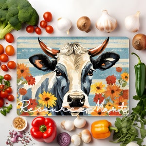 Planche à découper en verre de style ferme rétro avec vache et fleurs sauvages, sublimation, grand modèle de cuisine country kitsch vintage png thumbnail