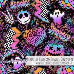 Puede incluir: Patrón sin costuras con temática de Halloween sobre un fondo negro. El diseño presenta una cara al estilo Jack Skellington, un fantasma, una calabaza, arañas y rayos. La palabra "Spooky" está escrita en una fuente colorida y goteante.