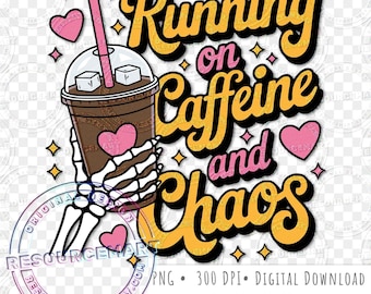Archivo PNG de sublimación "Running on Caffeine and Chaos", divertido elemento de diseño de camiseta retro con esqueleto, bolso de mano para amantes del café helado, lata de vidrio