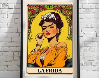 Puede incluir: Impresión artística enmarcada que presenta un retrato estilizado de una mujer con cabello oscuro, labios rojos y un vestido naranja. La obra de arte incluye elementos florales y el texto "LA FRIDA" en la parte inferior. El fondo es amarillo con un marco negro.