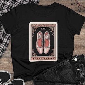 Camiseta con carta del tarot de bailarina, camiseta para mujer, ilustración de zapatillas de punta, camiseta, camiseta de ballet, regalo para amantes de la danza, camiseta de baile, top de ballet