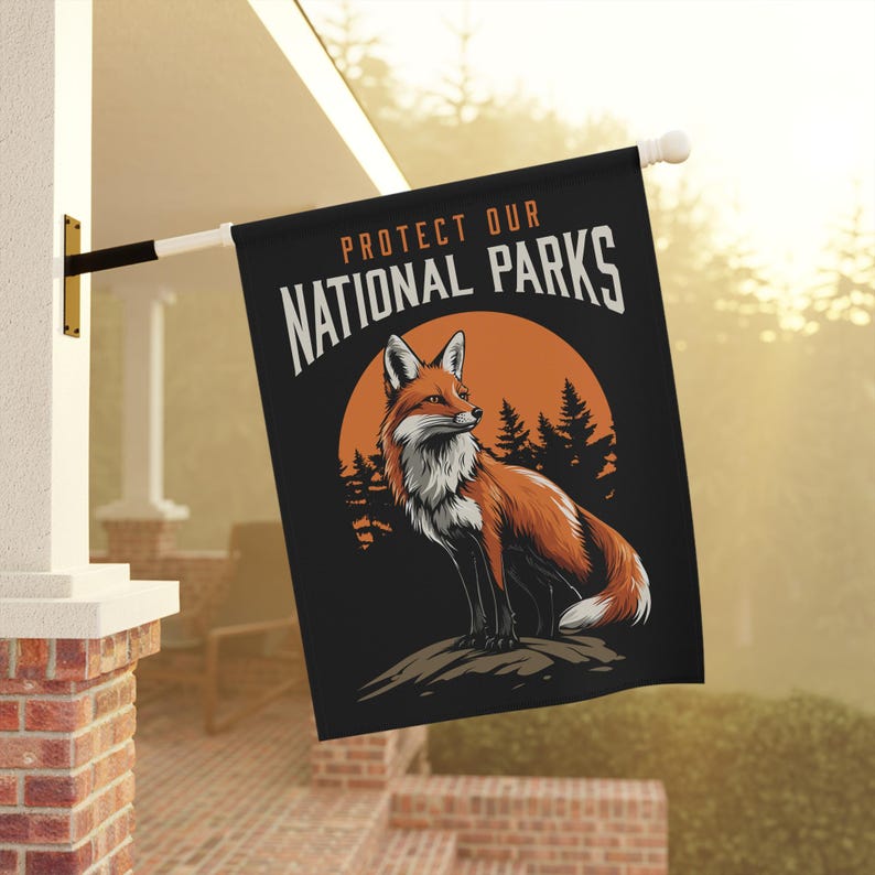 Bandera de jardín "Protejamos nuestros parques nacionales" con diseño de zorros. Bandera para proteger la vida silvestre, decoración ecológica, decoración para exteriores, regalo para amantes de la naturaleza. imagen 4