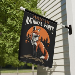 Bandera de jardín "Protejamos nuestros parques nacionales" con diseño de zorros. Bandera para proteger la vida silvestre, decoración ecológica, decoración para exteriores, regalo para amantes de la naturaleza. imagen 6